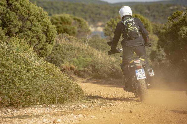 Suzuki V-Strom 800DE off-road