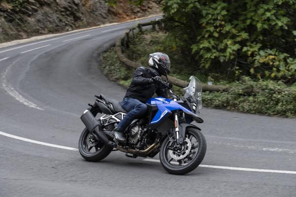 Suzuki V-Strom 800 RE - riding