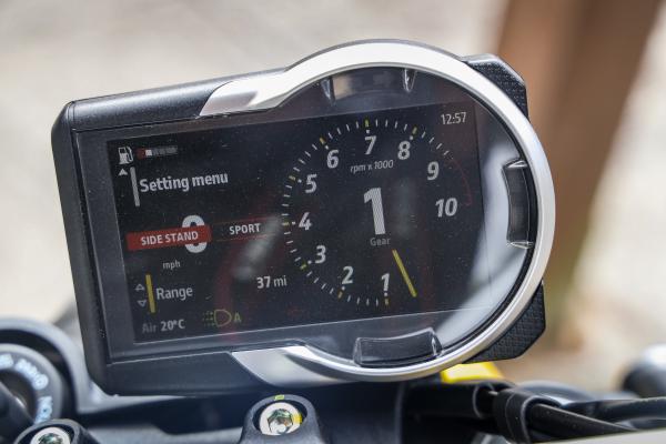 Ducati Scrambler - display