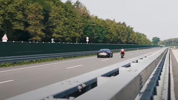 Ducati vs Audi drag race