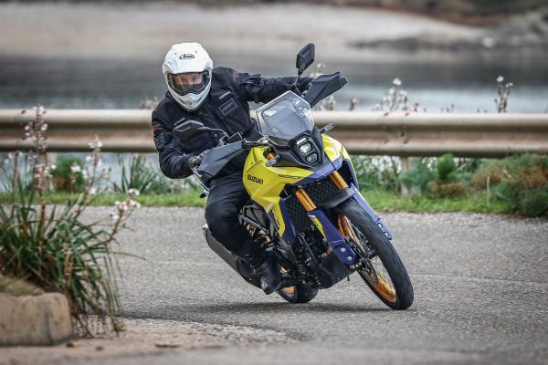 Suzuki V-Strom 800DE 2023 riding