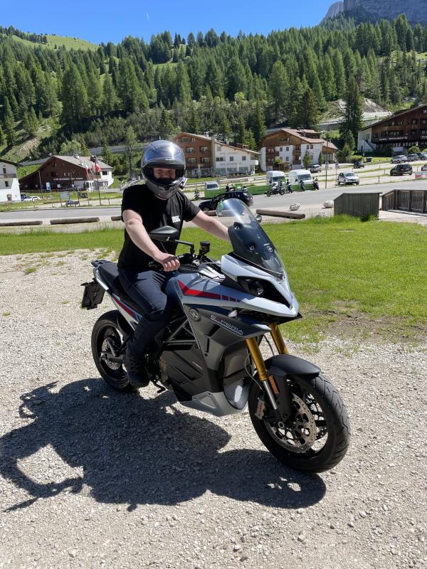 Energica Experia (2022) review | Touring on the new Experia