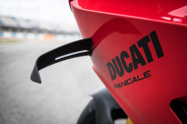 Panigale-v4-s-2022-Visordown-Review