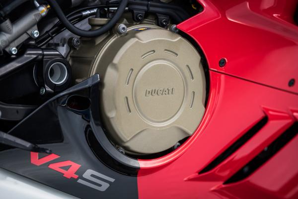 Panigale-v4-s-2022-Visordown-Review