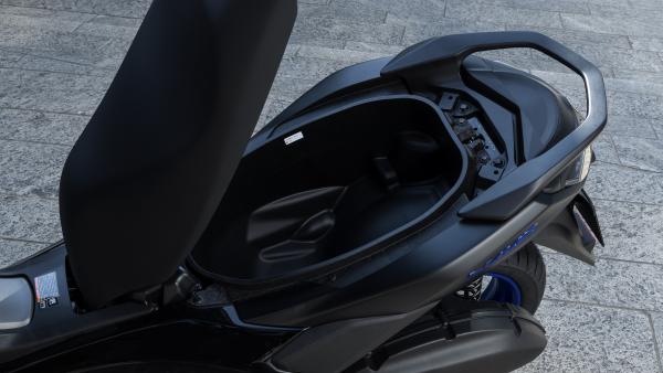 Yamaha NMAX 125 - underseat storage