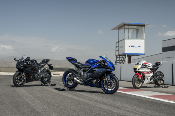 Yamaha R7 (2022) review | tested on the road and on the track