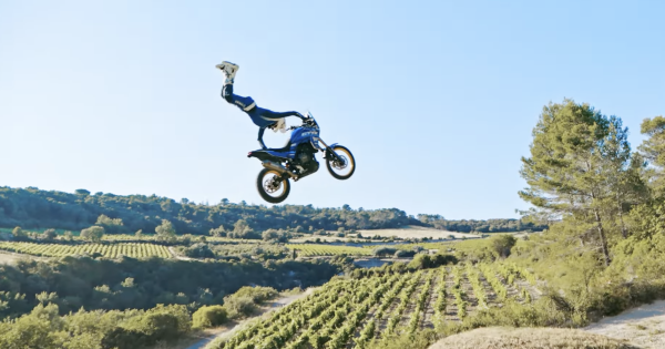 FMX jumping a Tenere 700